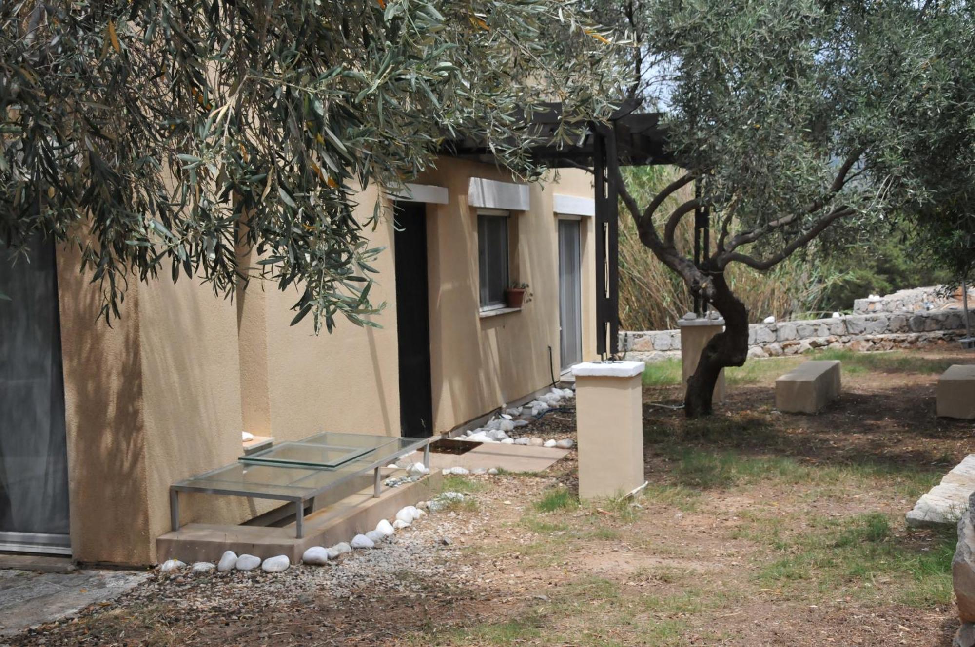Melolia Estate *